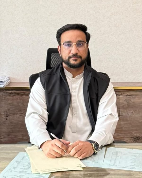 Dr. Rai Kashif Manzoor, Consultant Gastroenterologist, Hepatologist & Advanced Interventional Endoscopist at Lahore Endoscopy Center